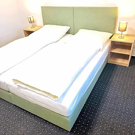 Am Weyerhof 3* Керпен